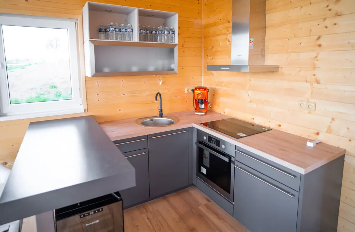 Kuchyň v mobilním domě ABODES.