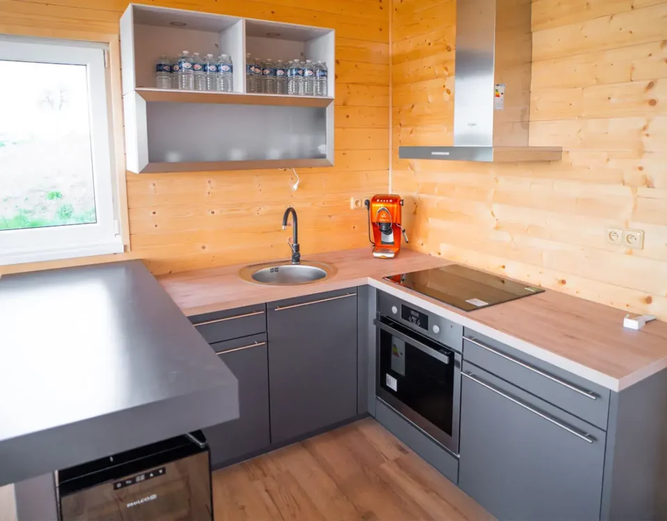 Kuchyň v mobilním domě ABODES.